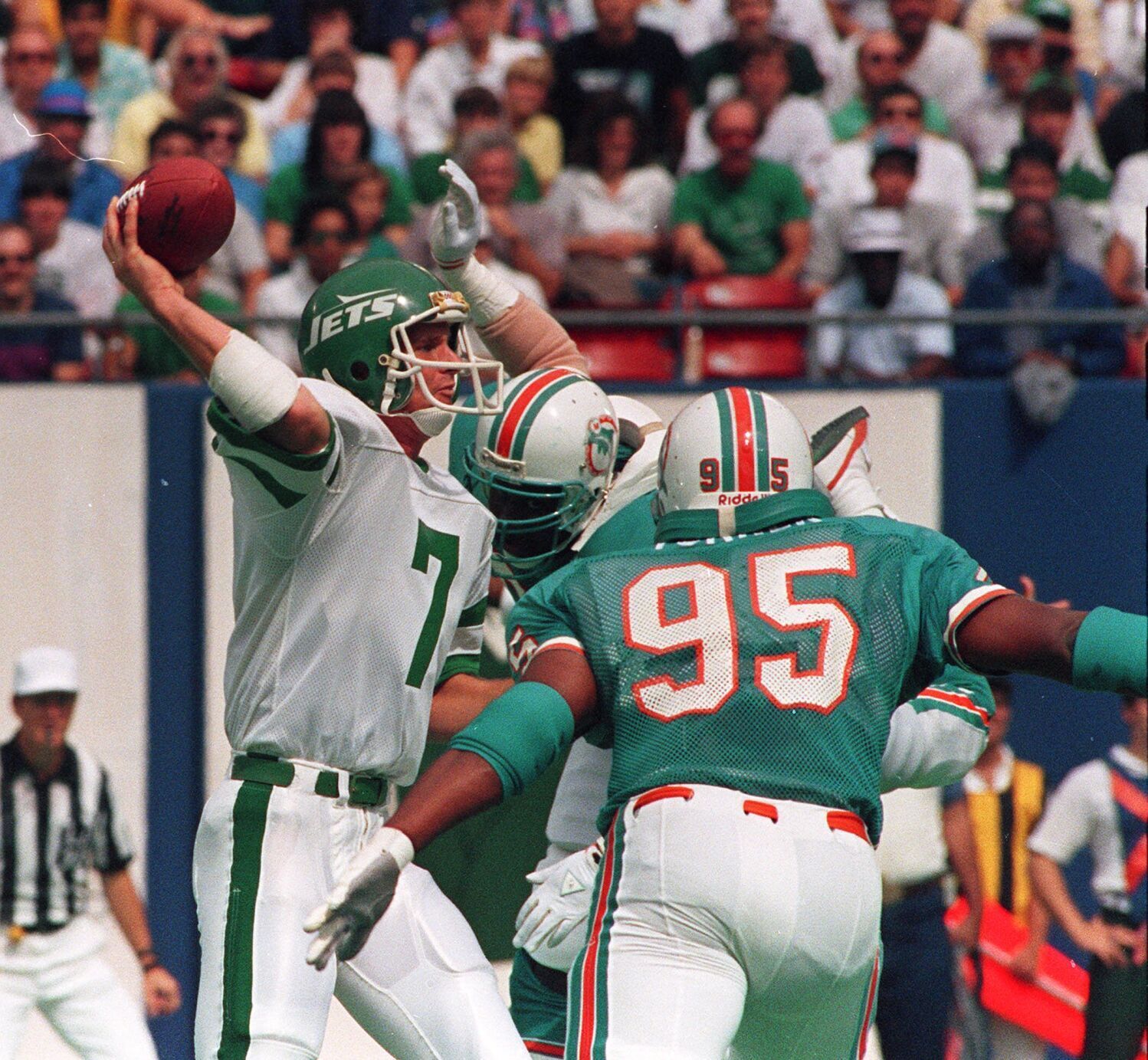 1986: Ken O'Brien leads Jets to 51-45 win in offensive shootout against Dolphins